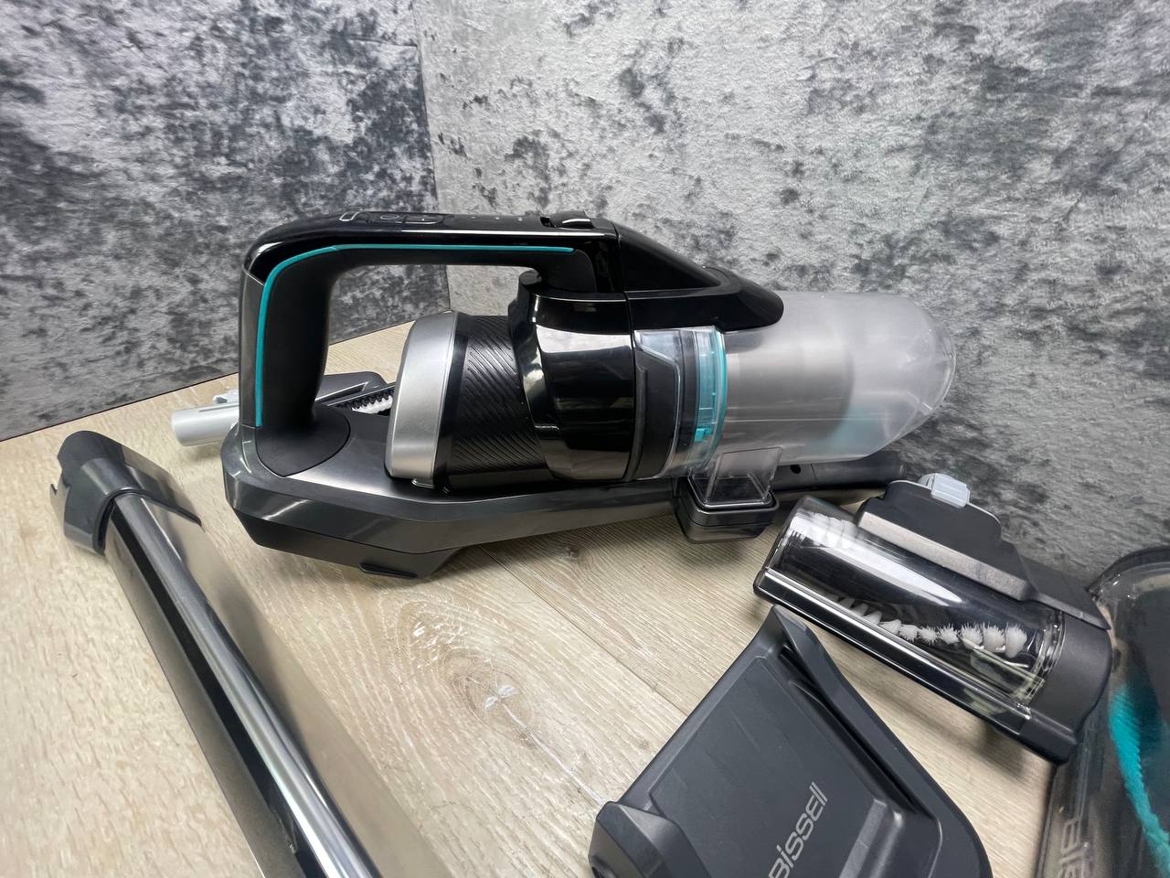 Вертикальный пылесос Bissell 2602D ICON pet