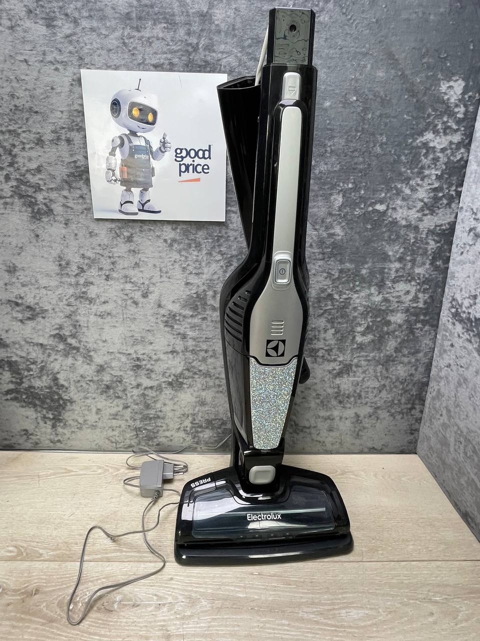 Пылесос ручной (handstick) Electrolux ZB3015SW на запчасти